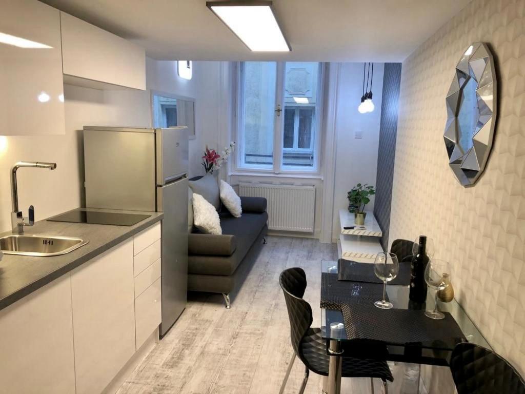 Near Corvin, Heim Pal And Semmelweis Apartman Budapest